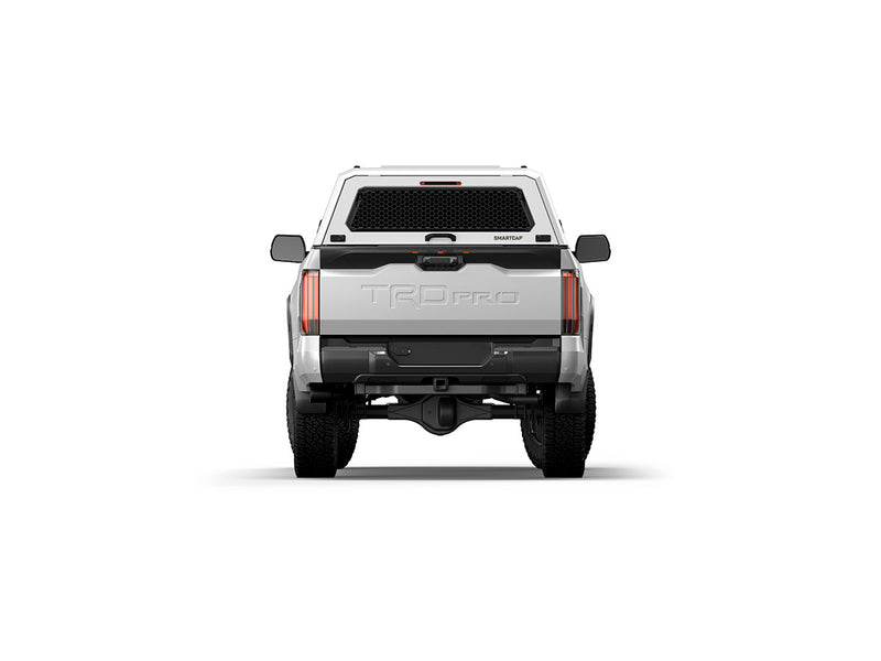 Hard top RSI SmartCap EVOc Commercial per Toyota Tundra 2022+ Short Bed, vista posteriore su sfondo bianco