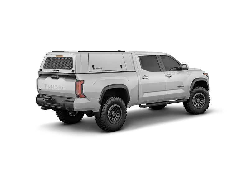 Hard top RSI SmartCap EVOc Commercial per Toyota Tundra 2022+ Standard Bed, vista posteriore 3/4 lato destro su sfondo bianco