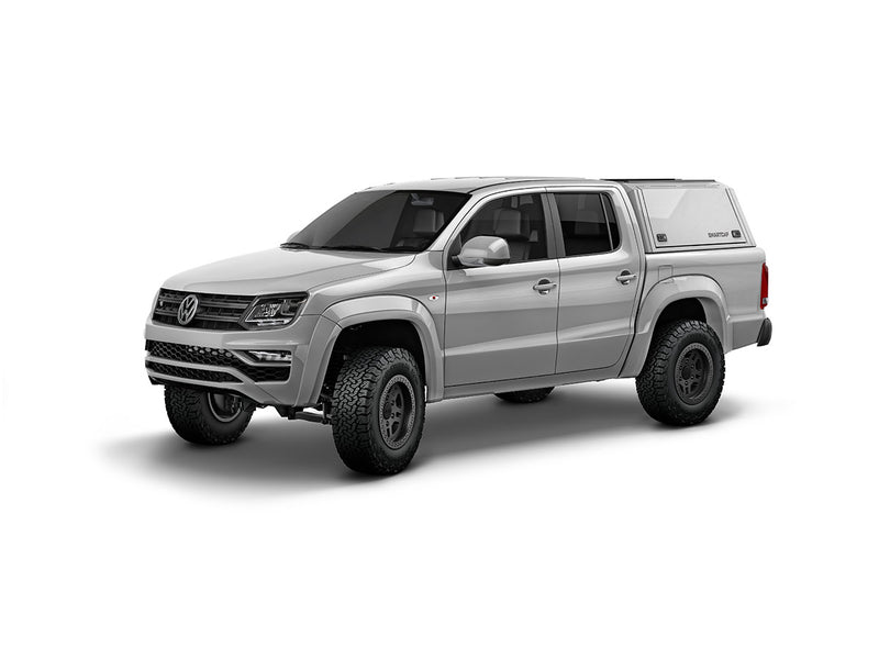 Hard top RSI SmartCap EVOc Commercial per Volkswagen Amarok 2010–2022 Double Cab, vista anteriore 3/4 su sfondo bianco