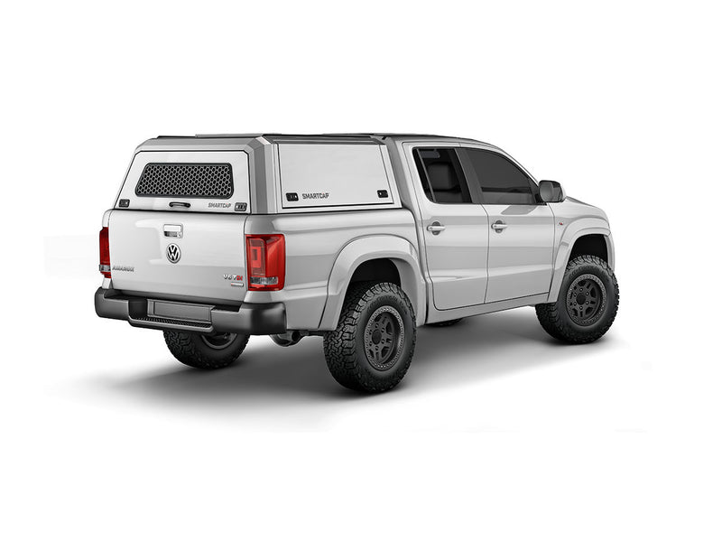 Hard top RSI SmartCap EVOc Commercial per Volkswagen Amarok 2010–2022 Double Cab, vista posteriore 3/4 lato destro su sfondo bianco