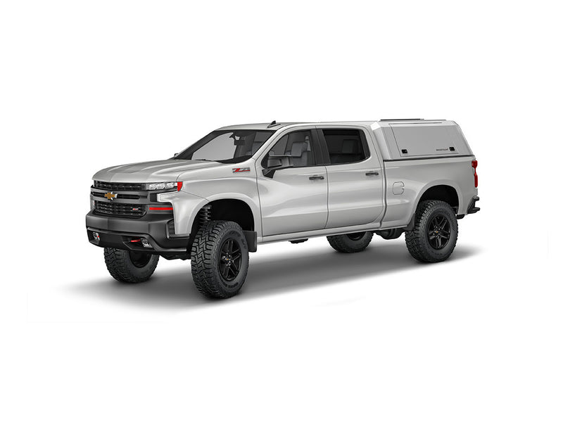 Hard top RSI SmartCap EVOd Defender per Chevrolet Silverado / GMC Sierra 1500 2019+ Standard Bed, vista anteriore 3/4 su sfondo bianco