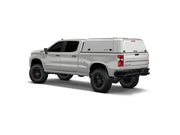 Hard top RSI SmartCap EVOd Defender per Chevrolet Silverado / GMC Sierra 1500 2019+ Standard Bed, vista posteriore 3/4 su sfondo bianco