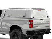 Hard top RSI SmartCap EVOd Defender per Chevrolet Silverado / GMC Sierra 1500 2019+ Standard Bed, vista posteriore 3/4 ravvicinata