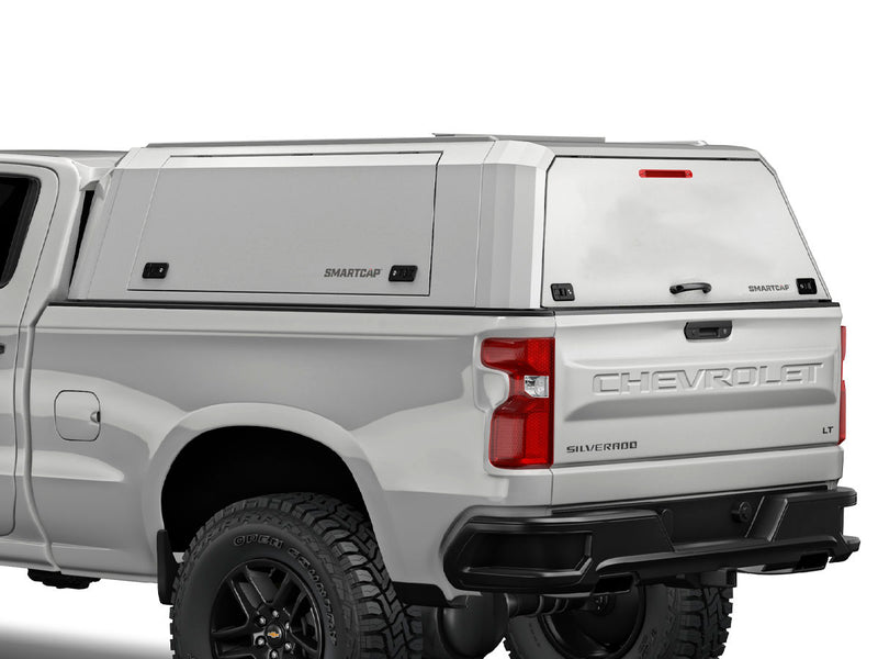 Hard top RSI SmartCap EVOd Defender per Chevrolet Silverado / GMC Sierra 1500 2019+ Standard Bed, vista posteriore 3/4 ravvicinata