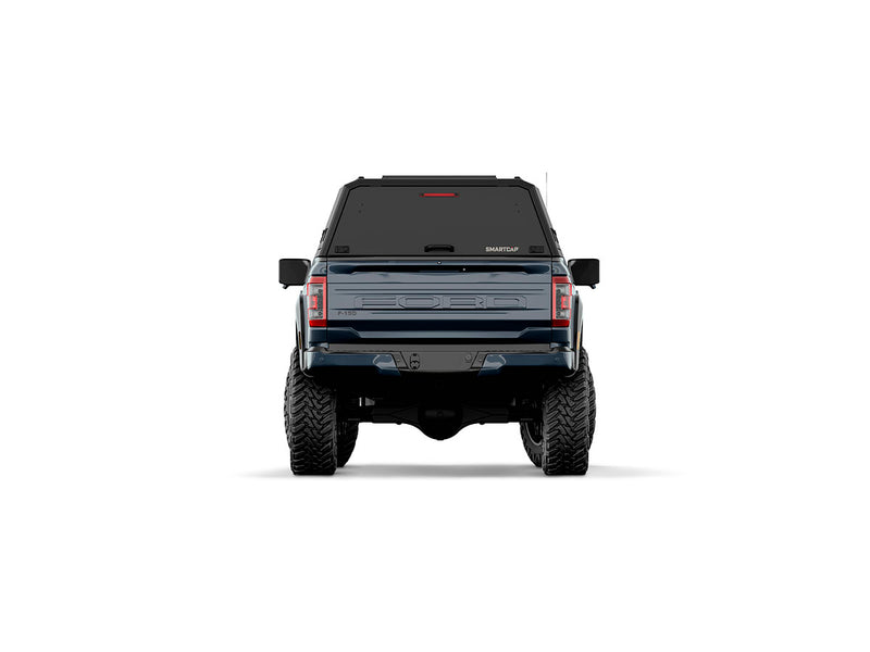 Hard top RSI SmartCap EVOd Defender per Ford F-150 2021+ Short Bed 5,5', vista posteriore su sfondo bianco
