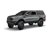 Hard top RSI SmartCap EVOd Defender per Ford Ranger 2012–2022 Double Cab, vista anteriore 3/4 su sfondo bianco