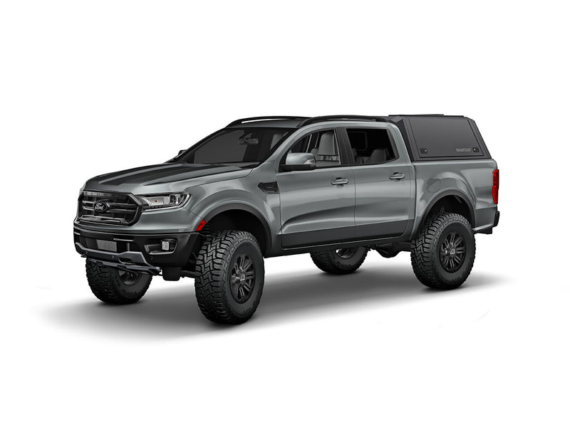 Hard top RSI SmartCap EVOd Defender per Ford Ranger 2012–2022 Double Cab, vista anteriore 3/4 su sfondo bianco