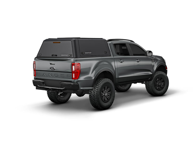 Hard top RSI SmartCap EVOd Defender per Ford Ranger 2012–2022 Double Cab, vista posteriore 3/4 lato destro su sfondo bianco