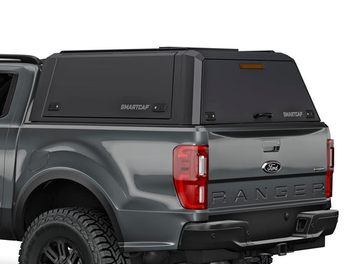 Hard top RSI SmartCap EVOd Defender per Ford Ranger 2012–2022 Double Cab, vista posteriore 3/4 ravvicinata