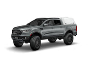 Hard top RSI SmartCap EVOd Defender per Ford Ranger 2012–2022 Double Cab, vista anteriore 3/4 su sfondo bianco