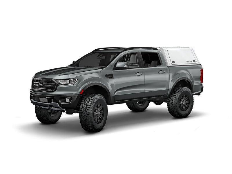 Hard top RSI SmartCap EVOd Defender per Ford Ranger 2012–2022 Double Cab, vista anteriore 3/4 su sfondo bianco