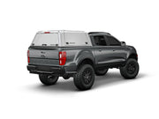 Hard top RSI SmartCap EVOd Defender per Ford Ranger 2012–2022 Double Cab, vista posteriore 3/4 lato destro su sfondo bianco