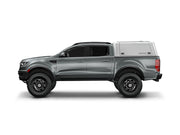 Hard top RSI SmartCap EVOd Defender per Ford Ranger 2023+ Double Cab, vista laterale su sfondo bianco