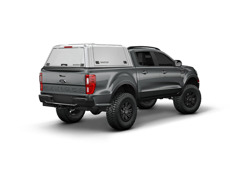 Hard top RSI SmartCap EVOd Defender per Ford Ranger 2023+ Double Cab, vista posteriore 3/4 lato destro su sfondo bianco