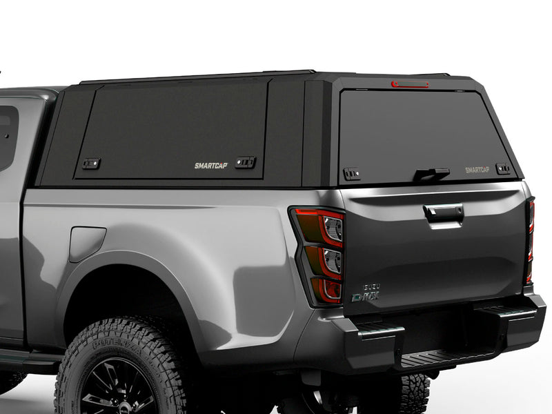 Hard top RSI SmartCap EVOd Defender per Isuzu D-Max 2019+ Extended Cab, vista posteriore 3/4 ravvicinata