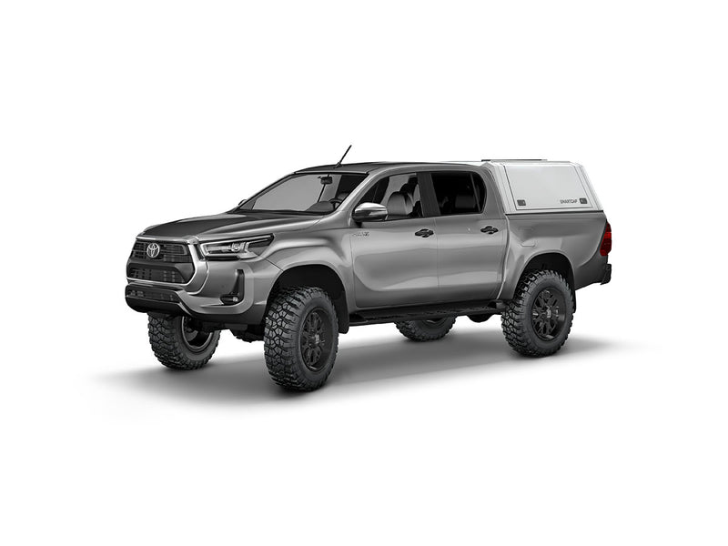 Hard top RSI SmartCap EVOd Defender per Toyota Hilux 2016–2025 Double Cab, vista anteriore 3/4 su sfondo bianco