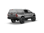 Hard top RSI SmartCap EVOd Defender per Toyota Hilux 2016–2025 Double Cab, vista posteriore 3/4 lato destro su sfondo bianco