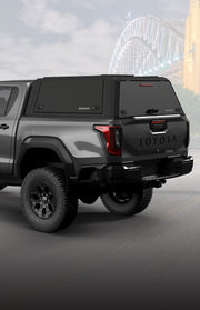 RSI SmartCap EVOd Defender su Toyota Hilux 2026+, vista posteriore