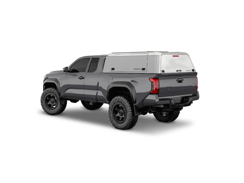 Hard top RSI SmartCap EVOd Defender per Toyota Tacoma 2024+ Standard Bed 6', vista anteriore 3/4 su sfondo bianco