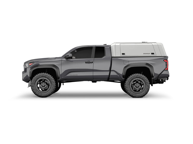 Hard top RSI SmartCap EVOd Defender per Toyota Tacoma 2024+ Standard Bed 6', vista laterale su sfondo bianco