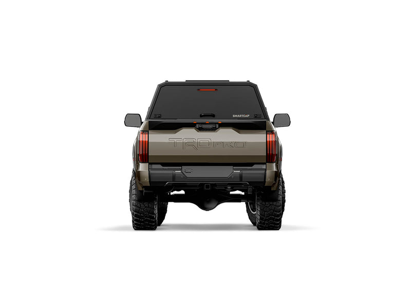 Hard top RSI SmartCap EVOd Defender per Toyota Tundra 2022+ Short Bed, vista posteriore su sfondo bianco