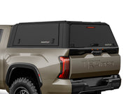 Hard top RSI SmartCap EVOd Defender per Toyota Tundra 2022+ Short Bed, vista posteriore 3/4 ravvicinata