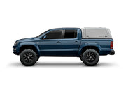 Hard top RSI SmartCap EVOd Defender per Volkswagen Amarok 2010–2022 Double Cab, vista laterale su sfondo bianco