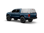 Hard top RSI SmartCap EVOd Defender per Volkswagen Amarok 2010–2022 Double Cab, vista posteriore 3/4 su sfondo bianco