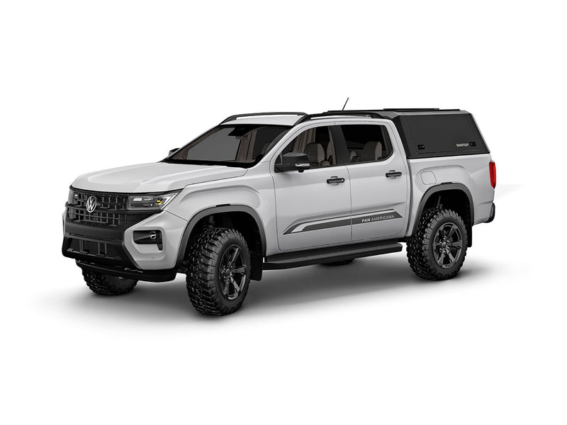 Hard top RSI SmartCap EVOd Defender per Volkswagen Amarok 2023+ Double Cab, vista anteriore 3/4 su sfondo bianco