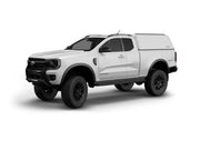 Hard top RSI SmartCap EVOh Hatchback per Ford Ranger 2023+ Extra Cab, vista anteriore 3/4 su sfondo bianco