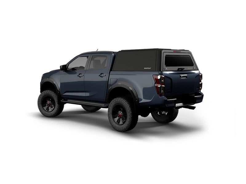 Hard top RSI SmartCap EVOh Hatchback per Isuzu D-Max 2020+ Double Cab, vista posteriore 3/4 su sfondo bianco
