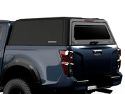 Hard top RSI SmartCap EVOh Hatchback per Isuzu D-Max 2020+ Double Cab, vista posteriore 3/4 ravvicinata