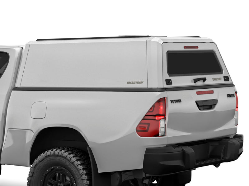 Hard top RSI SmartCap EVOh Hatchback per Toyota Hilux 2016–2025 Double Cab, vista posteriore 3/4 ravvicinata