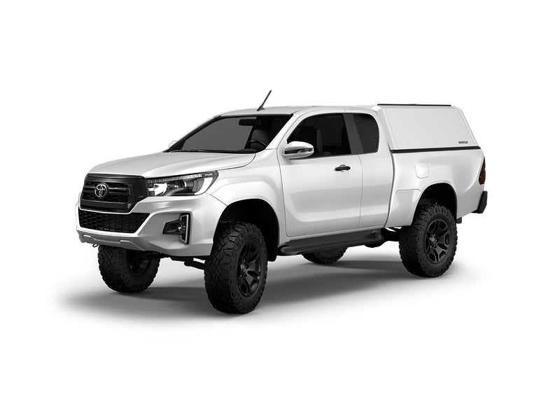 Hard top RSI SmartCap EVOh Hatchback per Toyota Hilux 2016–2025 Extra Cab, vista anteriore 3/4 su sfondo bianco