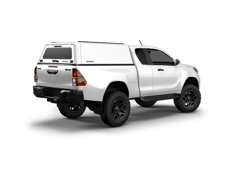 Hard top RSI SmartCap EVOh Hatchback per Toyota Hilux 2016–2025 Extra Cab, vista posteriore 3/4 lato destro su sfondo bianco
