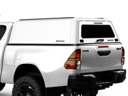 Hard top RSI SmartCap EVOh Hatchback per Toyota Hilux 2016–2025 Extra Cab, vista posteriore 3/4 ravvicinata