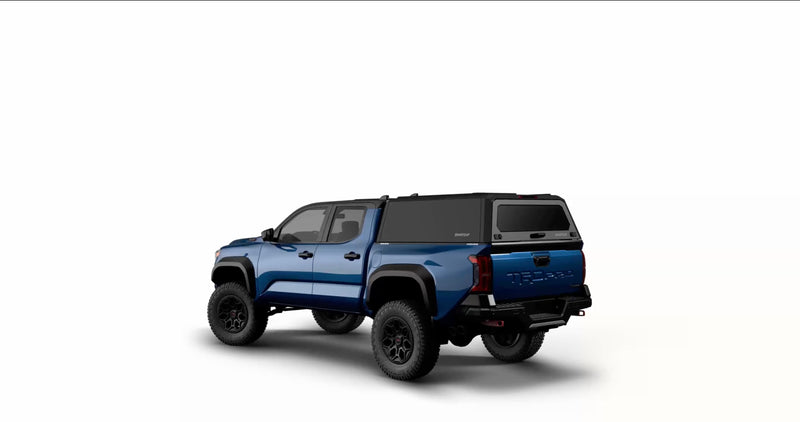 RSI SmartCap EVOh Hatchback su Toyota Tacoma, vista posteriore 3/4 su sfondo bianco