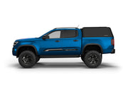 Hard top RSI SmartCap EVOh Hatchback per Volkswagen Amarok 2023+ Double Cab, vista laterale su sfondo bianco