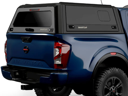 Hard top RSI SmartCap su Nissan Navara 2021+ Double Cab, primo piano posteriore 3/4