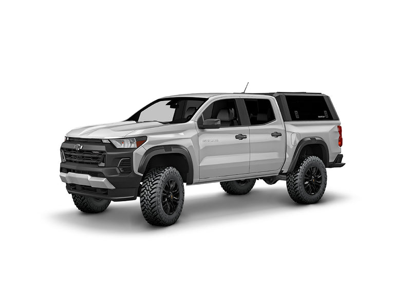 Hard top RSI SmartCap EVOs Sport per Chevrolet Colorado / GMC Canyon 2023+ Crew Cab 5', vista anteriore 3/4 su sfondo bianco