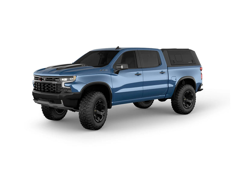 Hard top RSI SmartCap EVOs Sport per Chevrolet Silverado / GMC Sierra 1500 2019+ Short Bed 5,8', vista anteriore 3/4 su sfondo bianco