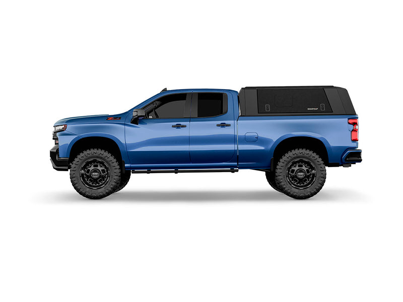 Hard top RSI SmartCap EVOs Sport per Chevrolet Silverado / GMC Sierra 1500 2019+ Standard Bed 6,5', vista laterale su sfondo bianco