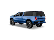 Hard top RSI SmartCap EVOs Sport per Chevrolet Silverado / GMC Sierra 1500 2019+ Standard Bed 6,5', vista posteriore 3/4 su sfondo bianco