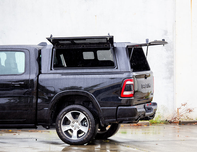 Hard top RSI SmartCap EVOs Sport montato su RAM 1500 DS 2009+ Short Bed, foto reale