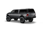 Hard top RSI SmartCap EVOs Sport per RAM 1500 DS 2009+ Standard Bed, vista posteriore 3/4 su sfondo bianco
