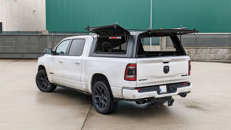 Hard top RSI SmartCap EVOs Sport montato su RAM 1500 DT 2019+ Short Bed 5,7', foto reale