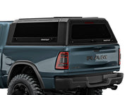 Hard top RSI SmartCap EVOs Sport per RAM 1500 DT 2019+ Short Bed 5,7', vista posteriore 3/4 ravvicinata