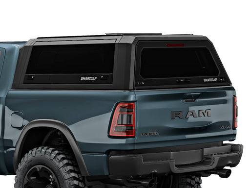 Hard top RSI SmartCap EVOs Sport per RAM 1500 DT 2019+ Short Bed 5,7', vista posteriore 3/4 ravvicinata