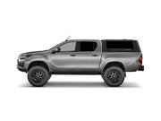 Hard top RSI SmartCap EVOs Sport per Toyota Hilux 2016–2025 Double Cab, vista laterale su sfondo bianco