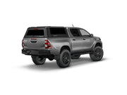 Hard top RSI SmartCap EVOs Sport per Toyota Hilux 2016–2025 Double Cab, vista posteriore 3/4 lato destro su sfondo bianco